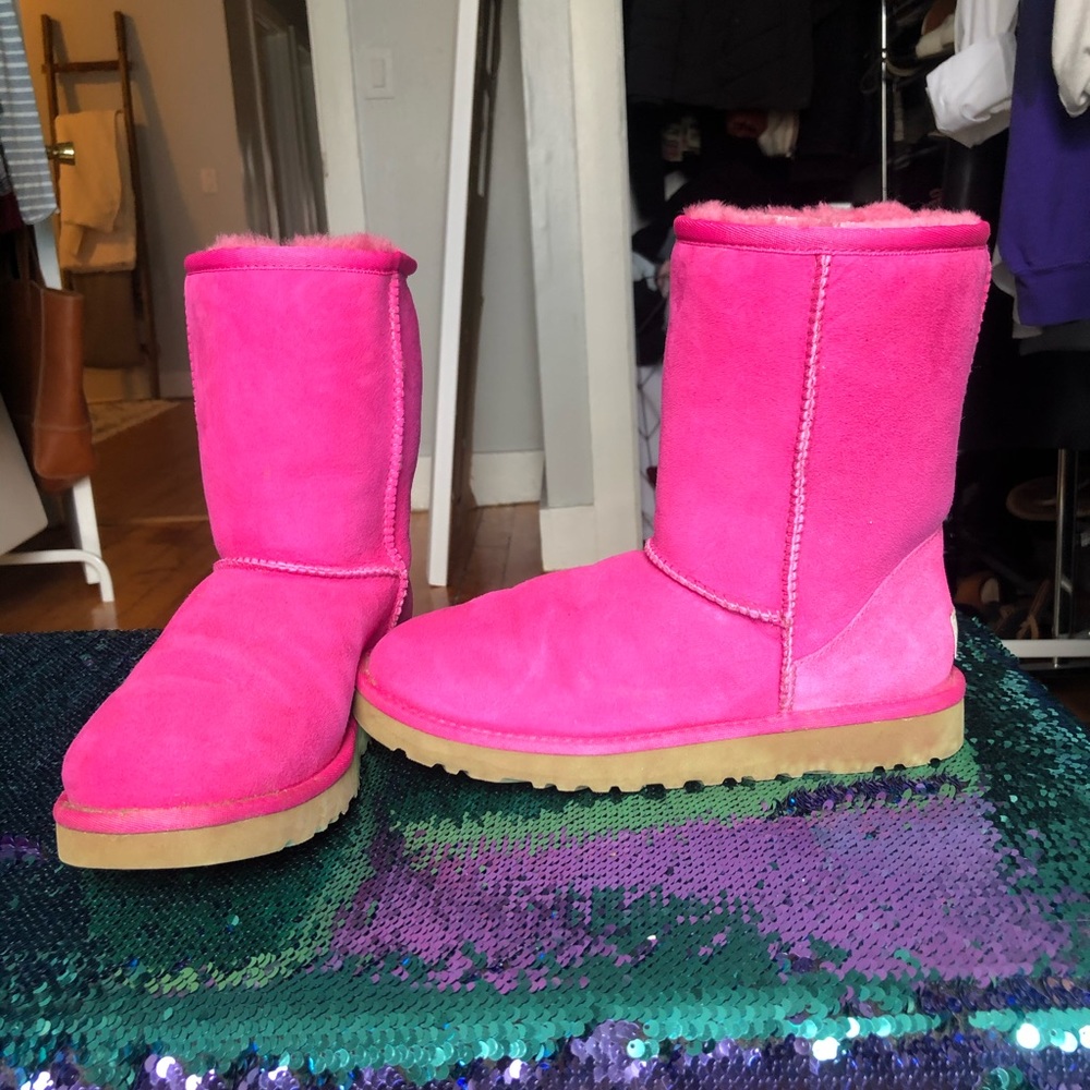 Hot pink short UGGS